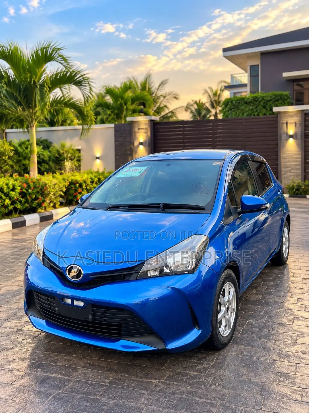 Toyota Vitz 1.3 AWD 5dr 2015 Blue