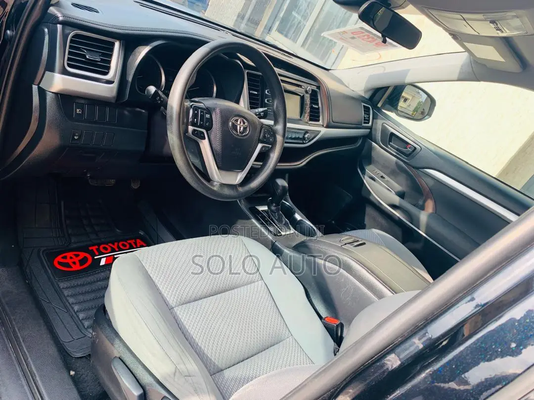 Toyota Highlander LE 2019 Black