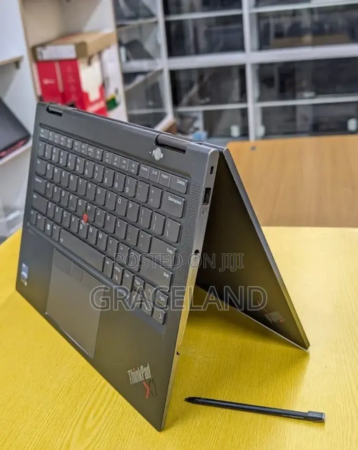 Laptop Lenovo ThinkPad X1 Yoga Gen 8 16GB Intel Core i7 SSD 256GB