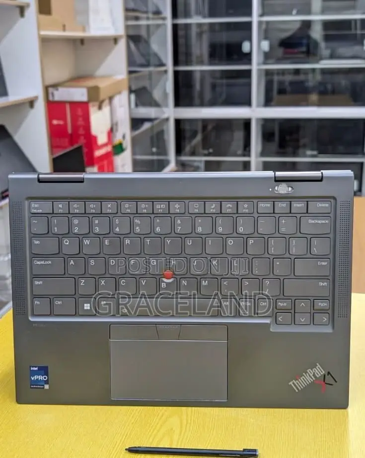 Laptop Lenovo ThinkPad X1 Yoga Gen 8 16GB Intel Core i7 SSD 256GB