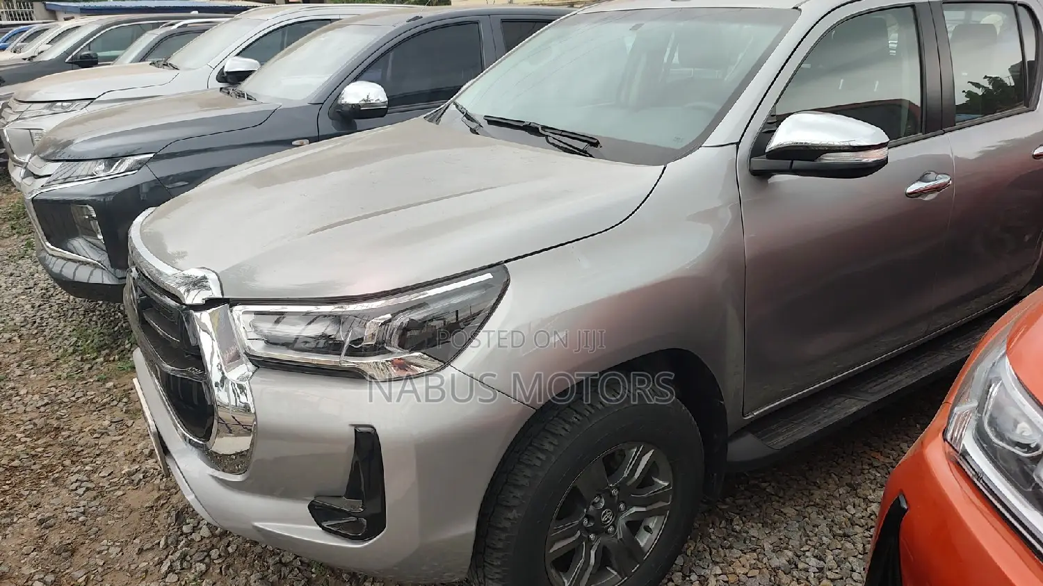 Toyota Hilux SR5+ 2026 Silver