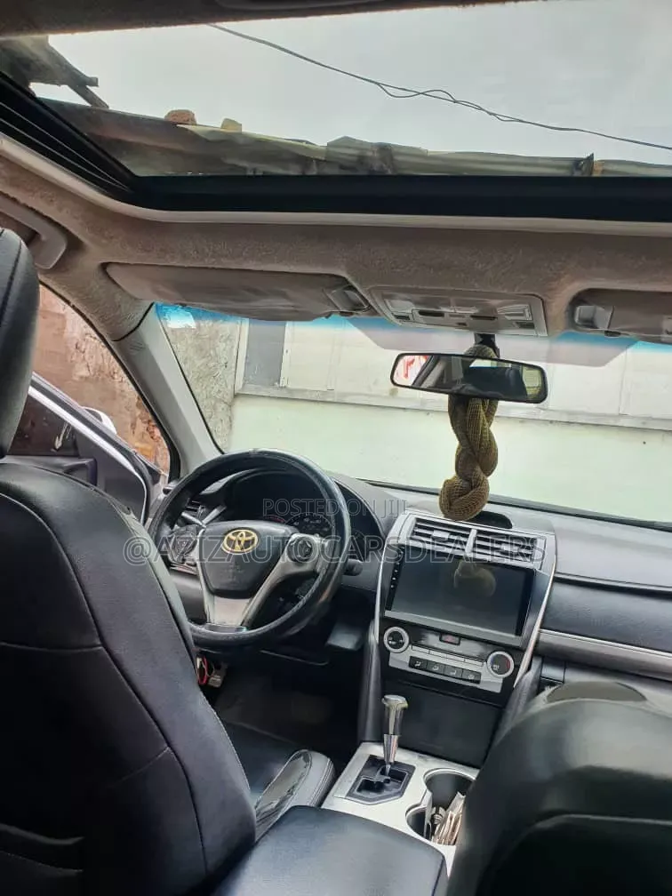 Toyota Camry SE 4dr Sedan (2.5L 4cyl 6A) 2013 White
