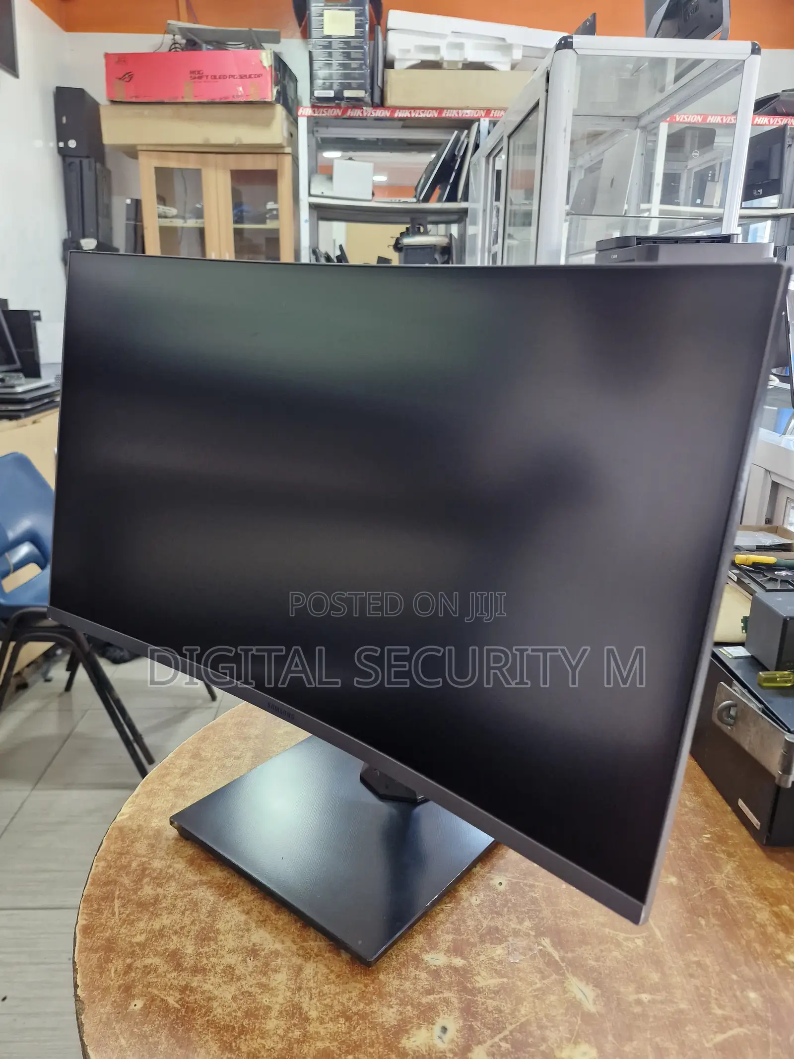 27" WQHD 16:9 Gaming Curved Monitor With 144Hz