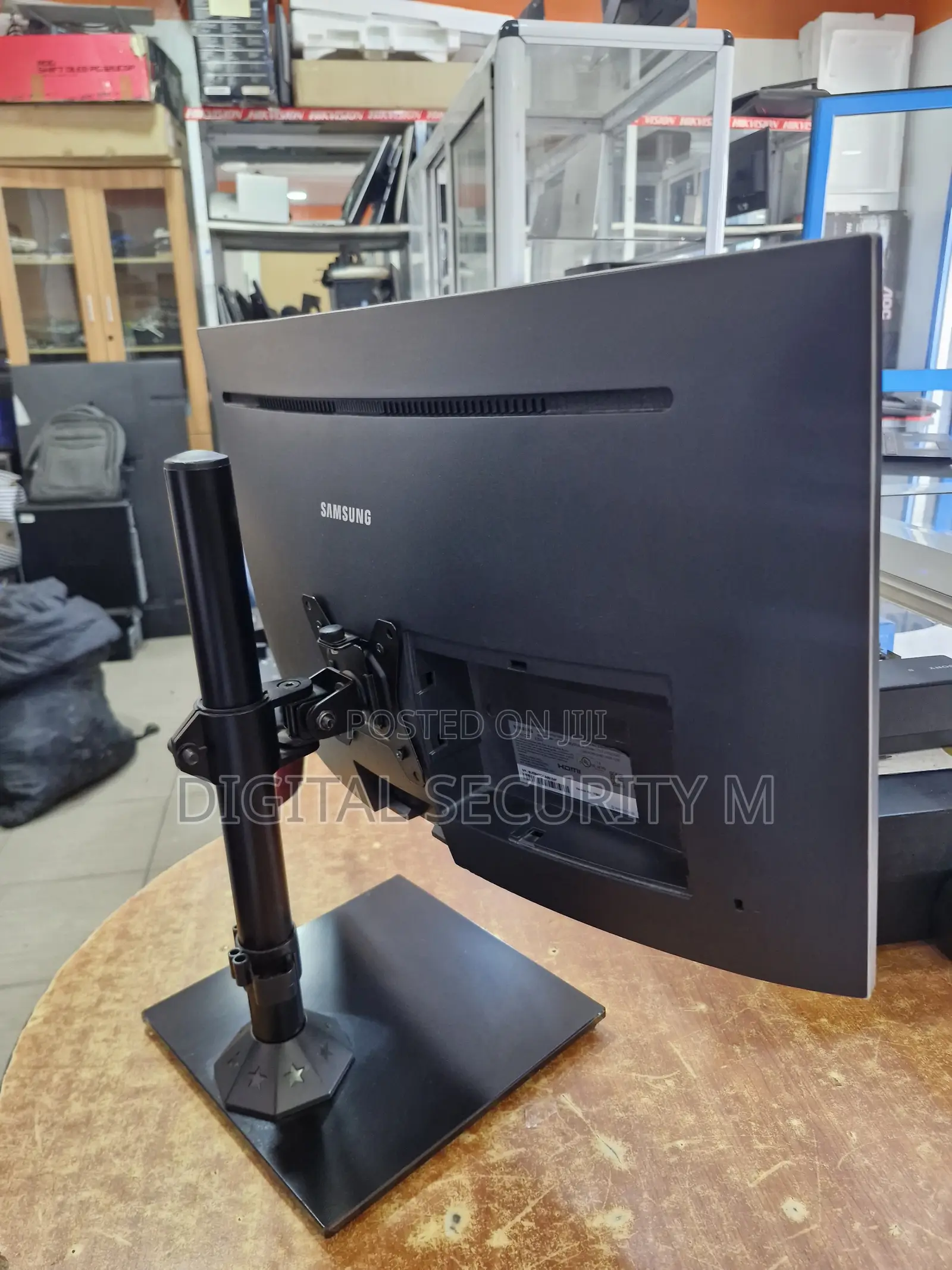 27" WQHD 16:9 Gaming Curved Monitor With 144Hz