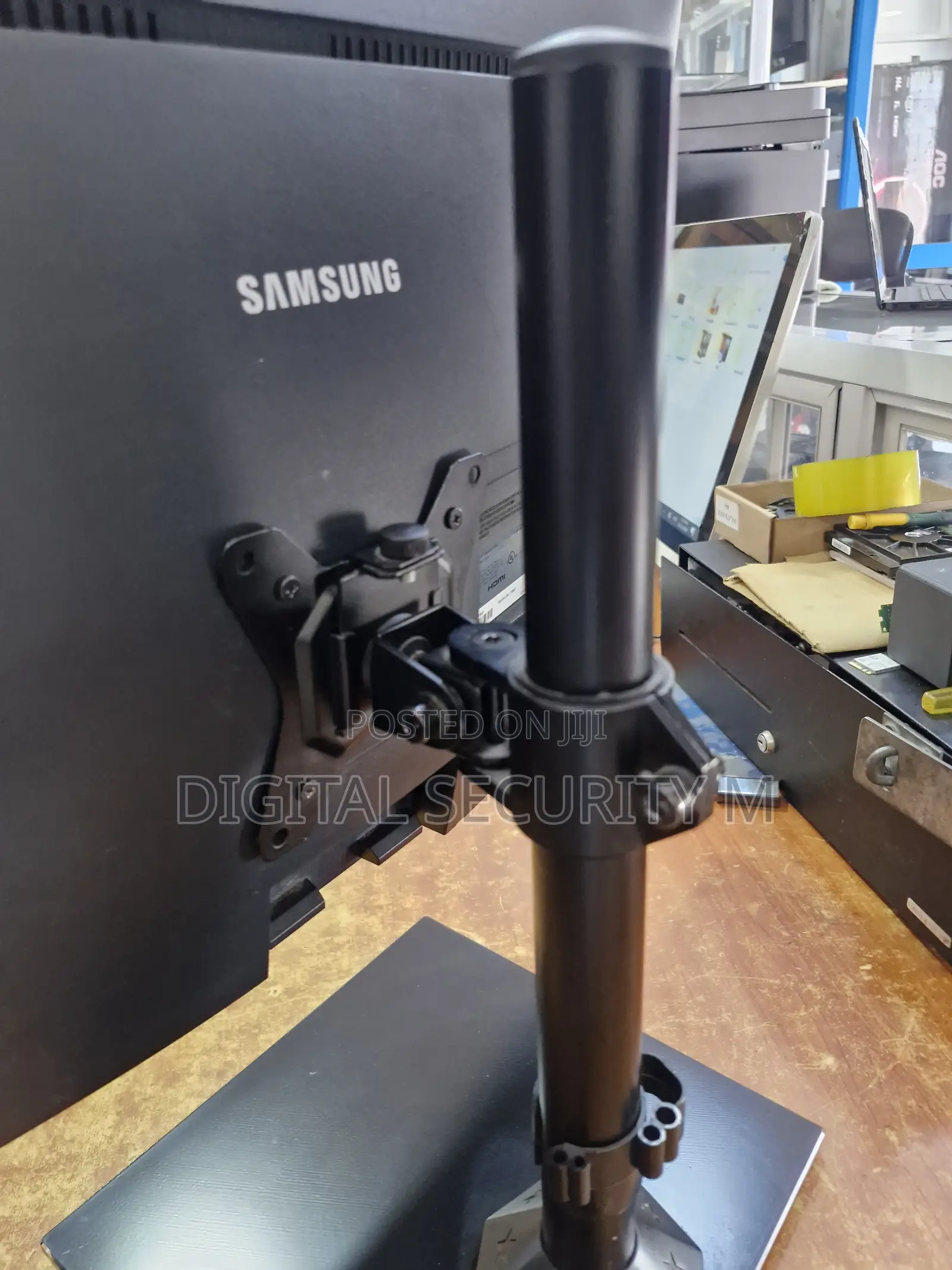 27" WQHD 16:9 Gaming Curved Monitor With 144Hz