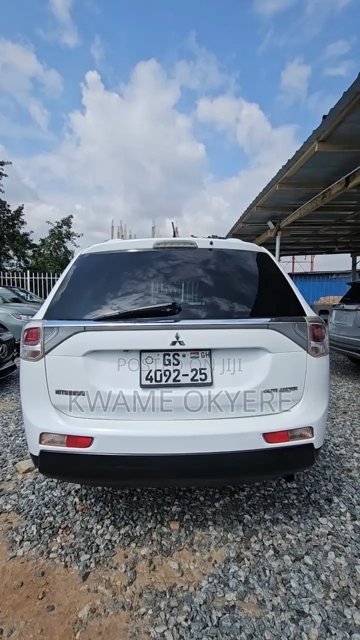 Mitsubishi Outlander SE 4dr SUV AWD (2.4L 4cyl CVT) 2015 White
