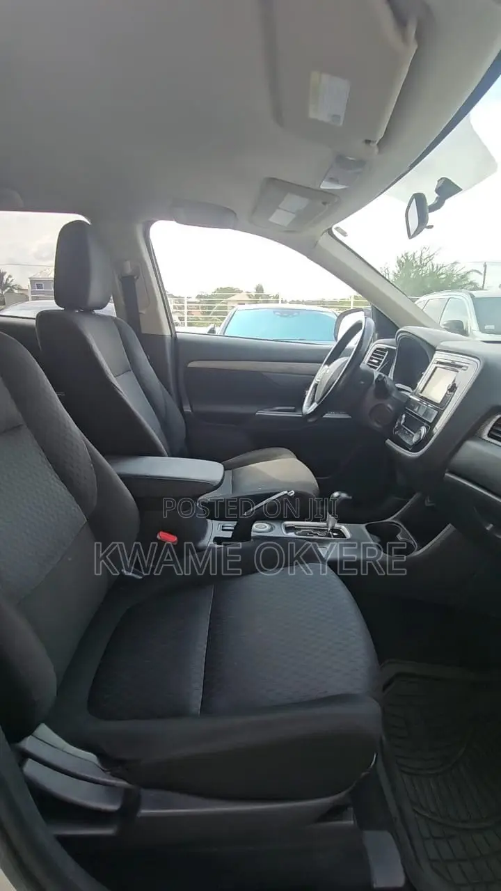 Mitsubishi Outlander SE 4dr SUV AWD (2.4L 4cyl CVT) 2015 White