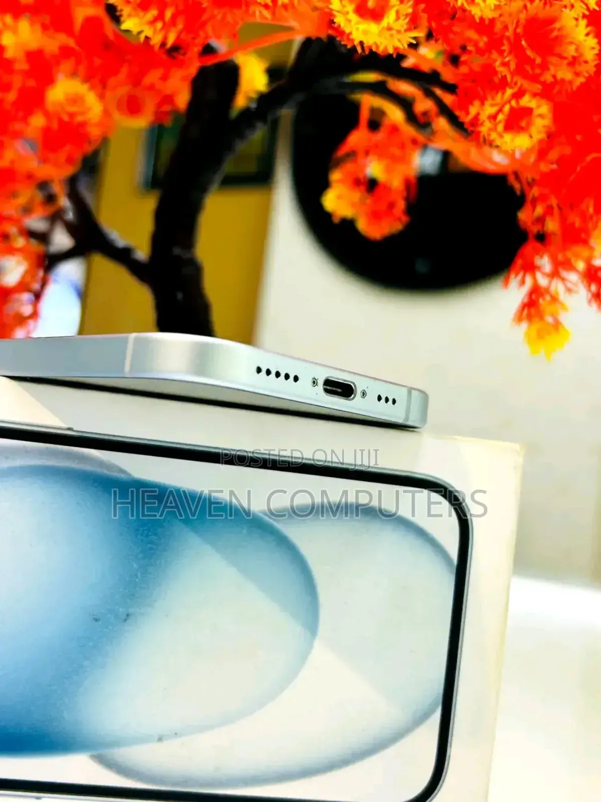 New Apple iPhone 15 128 GB Silver