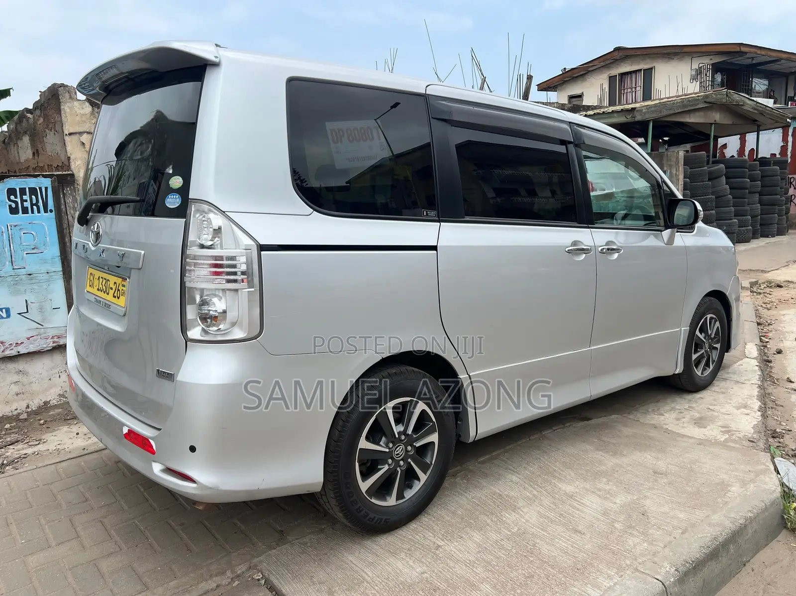Toyota Voxy X L Edition 2WD 8-Seater 2013 Silver