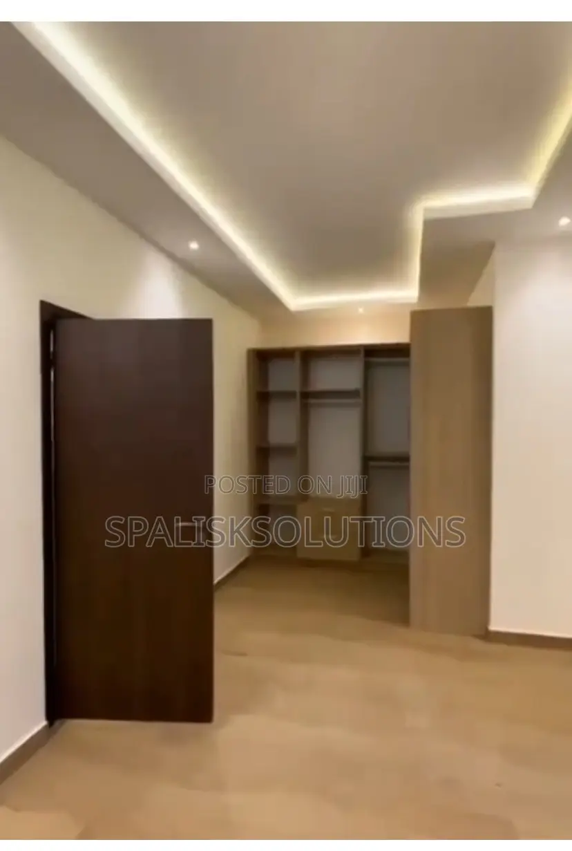 4bdrm House in Ashaley Botwe for sale