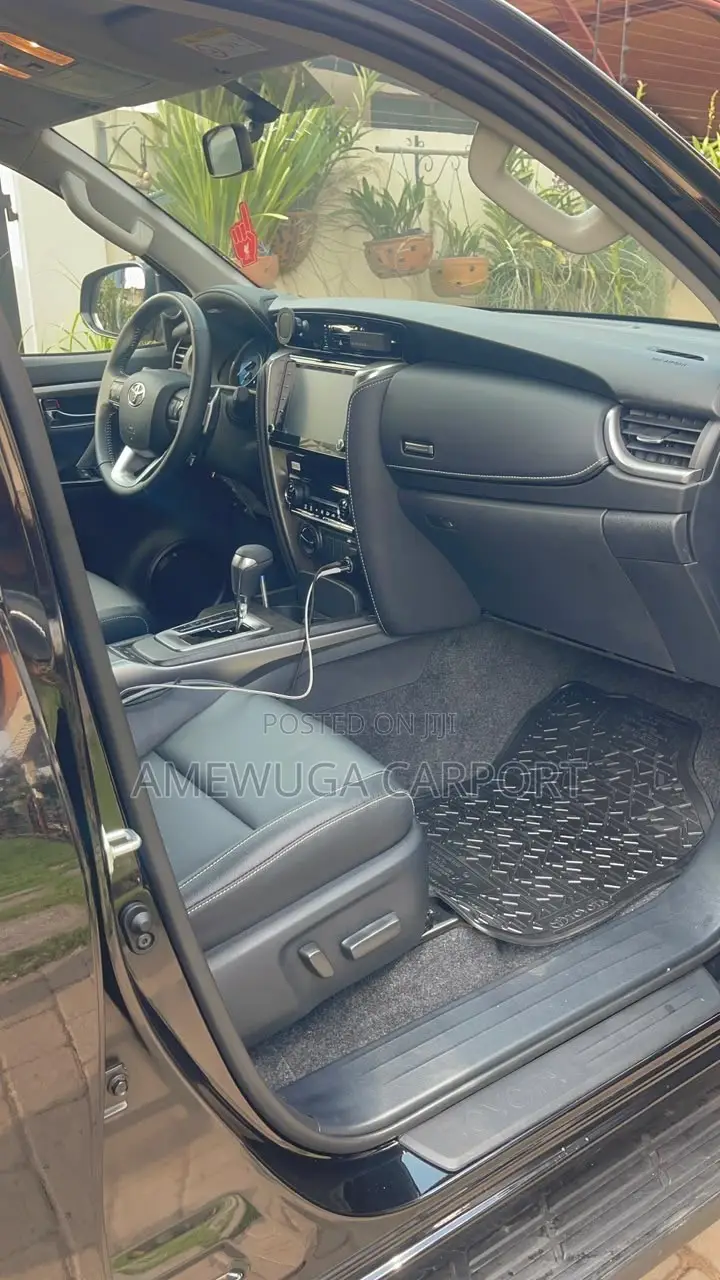 Toyota Fortuner 2.7 AWD 2021 Black