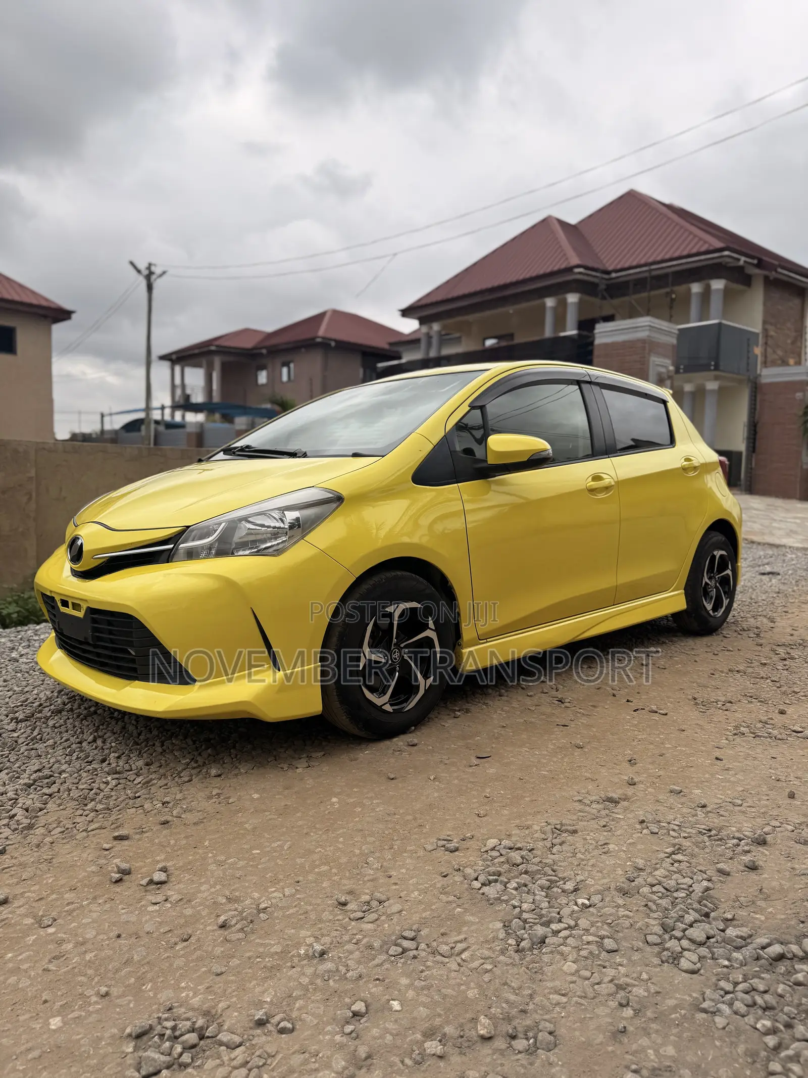 Toyota Vitz 1.3 FWD 5dr 2015 Yellow