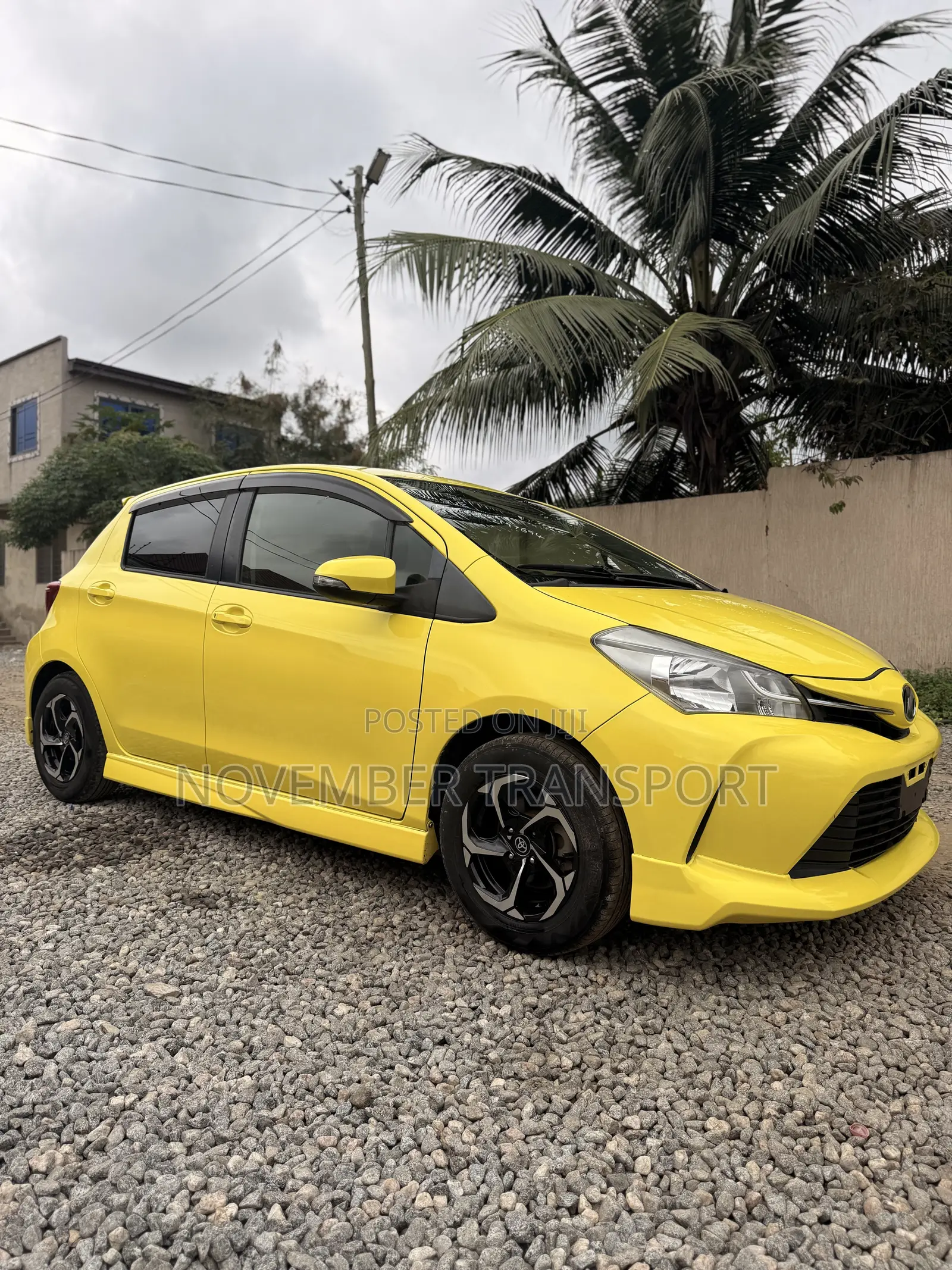 Toyota Vitz 1.3 FWD 5dr 2015 Yellow