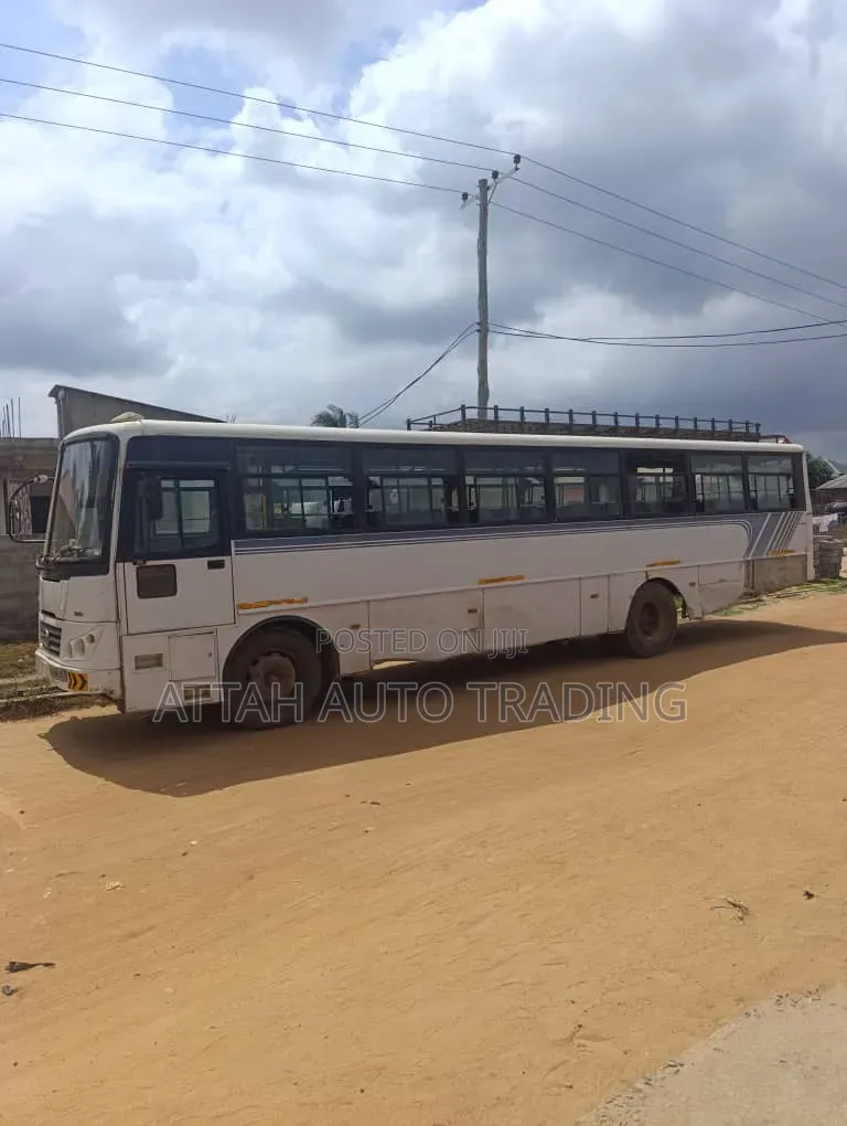 Tata Starbus Ultra Skool 2021 White