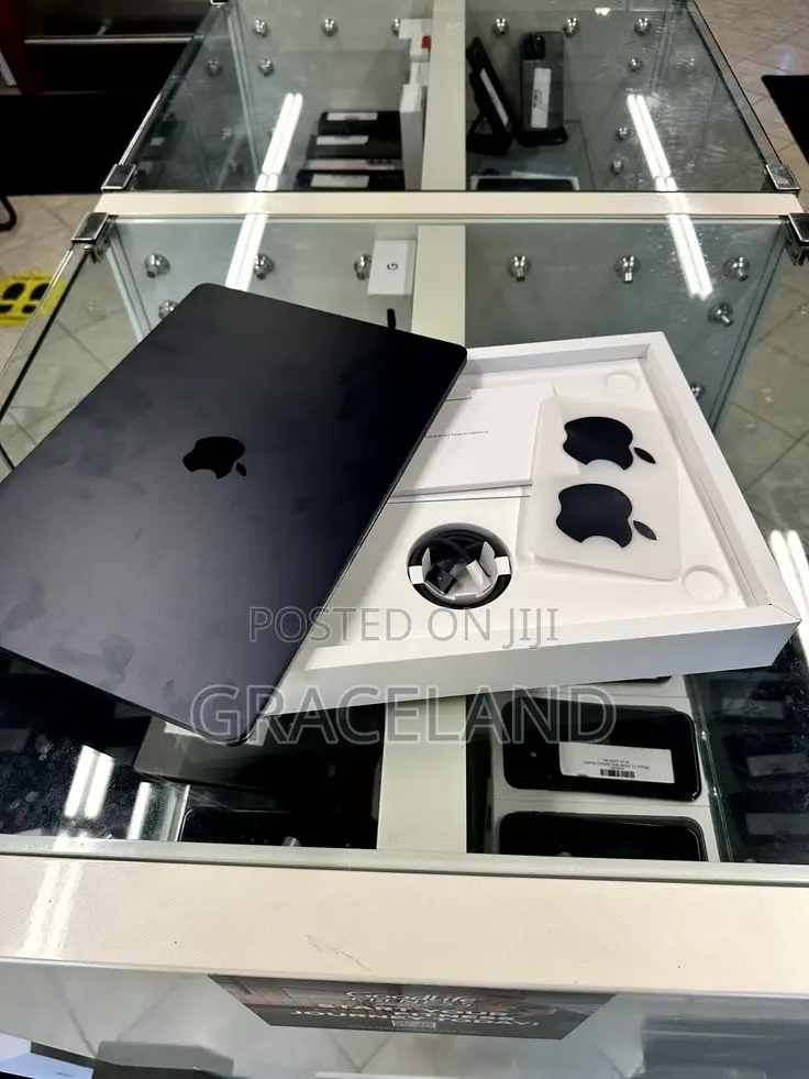 New Laptop Apple MacBook Air 2025 M4 24GB Apple M4 SSD 256GB