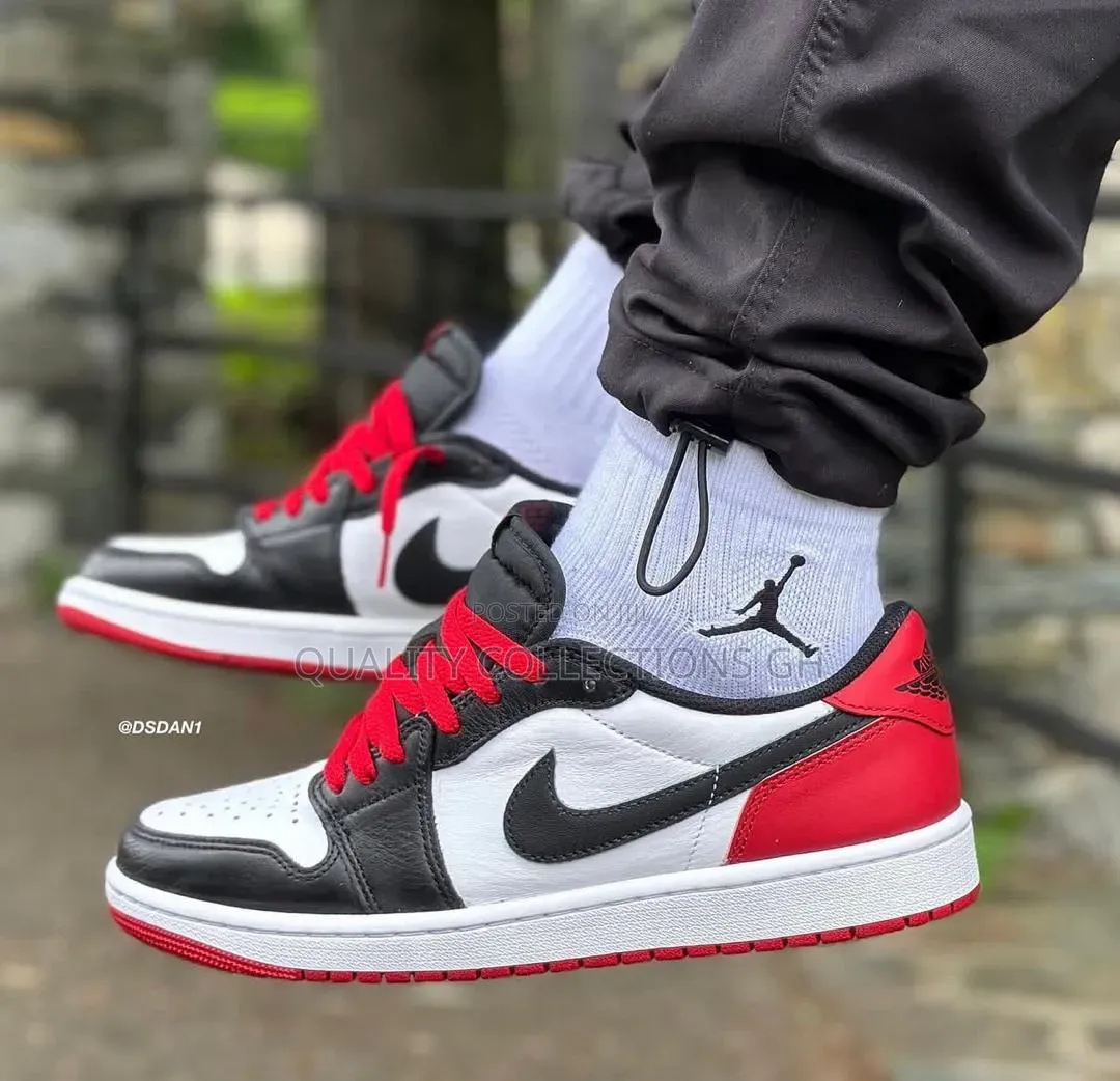 Nike Air Jordan 1 Low Black Toe
