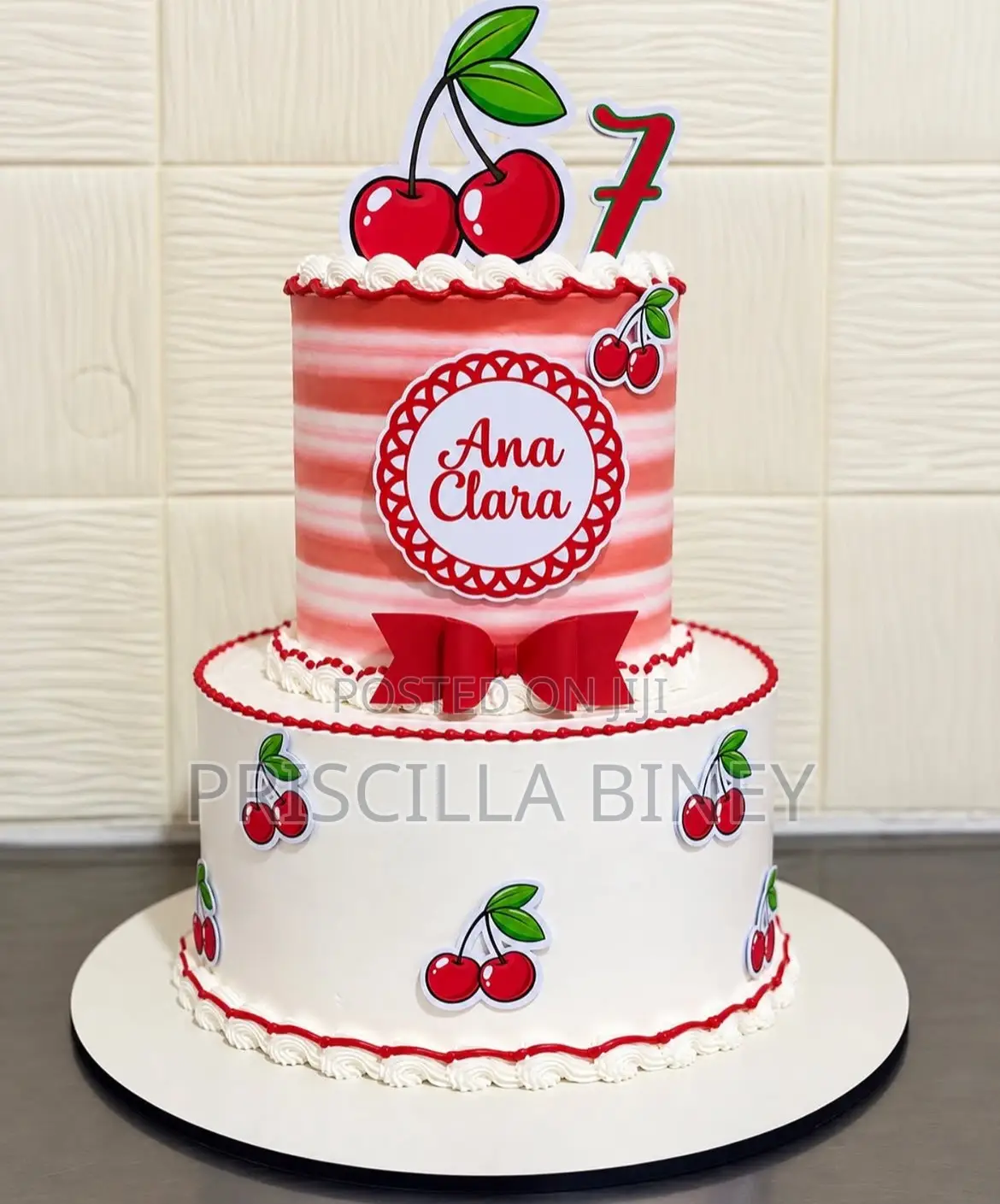 Delicious Vanilla and Strawberry Cake
