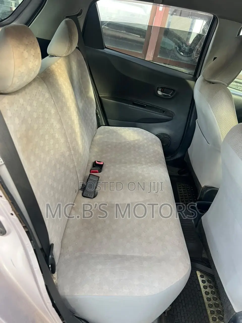 Toyota Vitz 2013 Silver