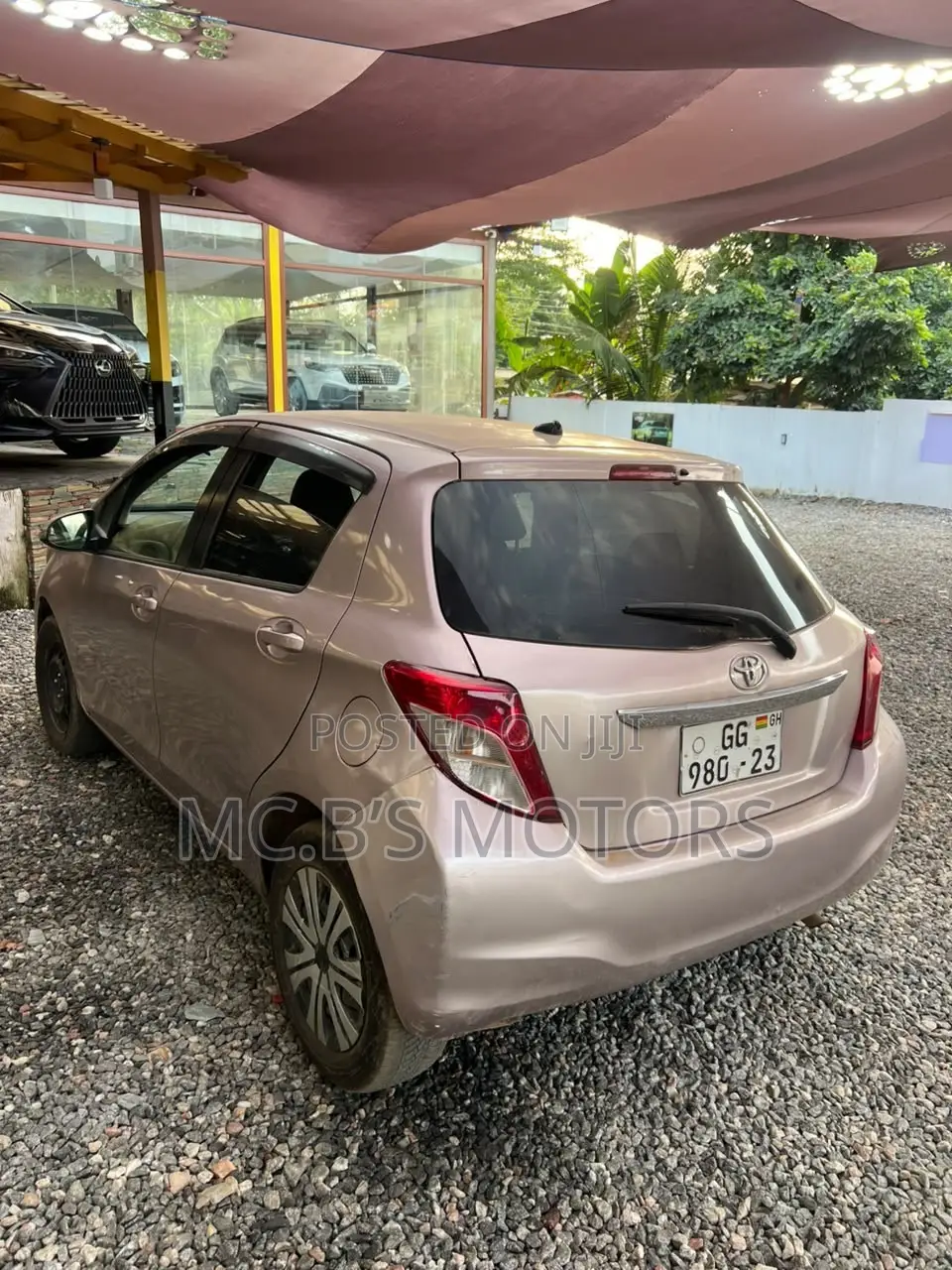 Toyota Vitz 2013 Silver