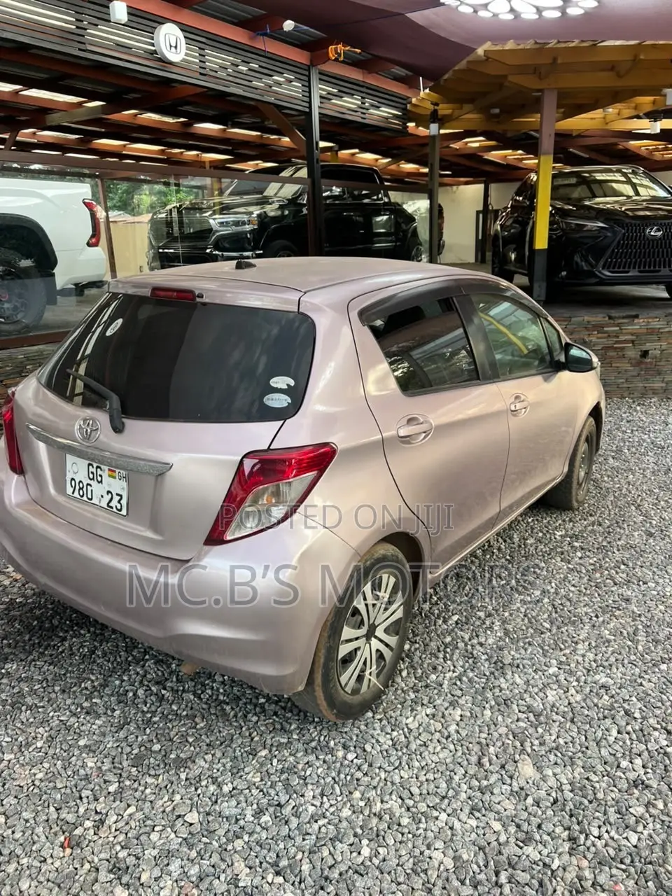Toyota Vitz 2013 Silver