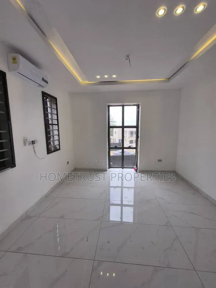 4bdrm Duplex in Kwabenya Acp for sale