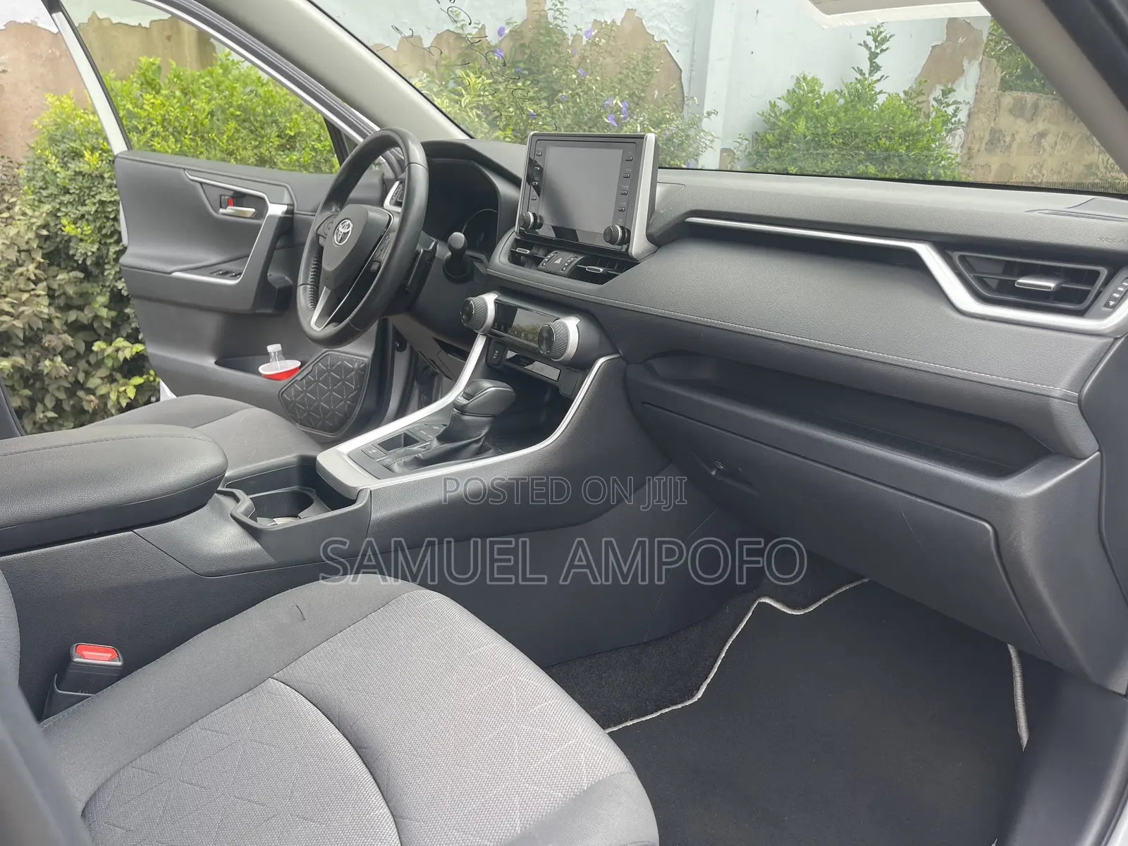 Toyota RAV4 XLE AWD 2019 Silver