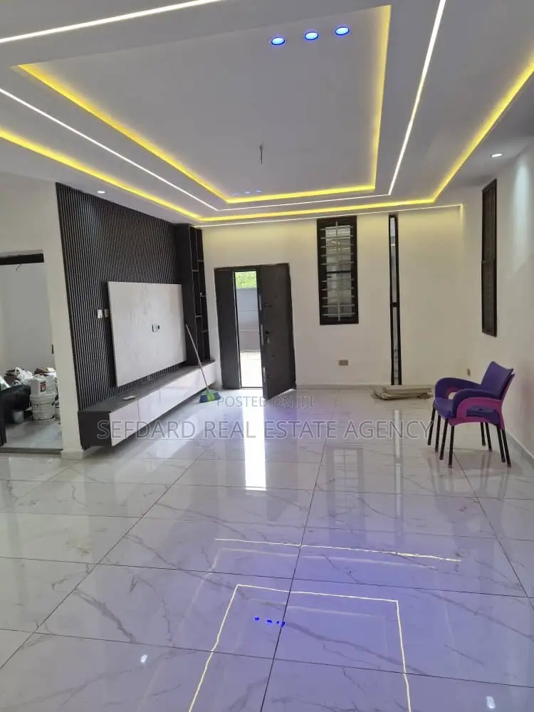 4bdrm Duplex in Sefdard Properties, Ashomang Estate for sale