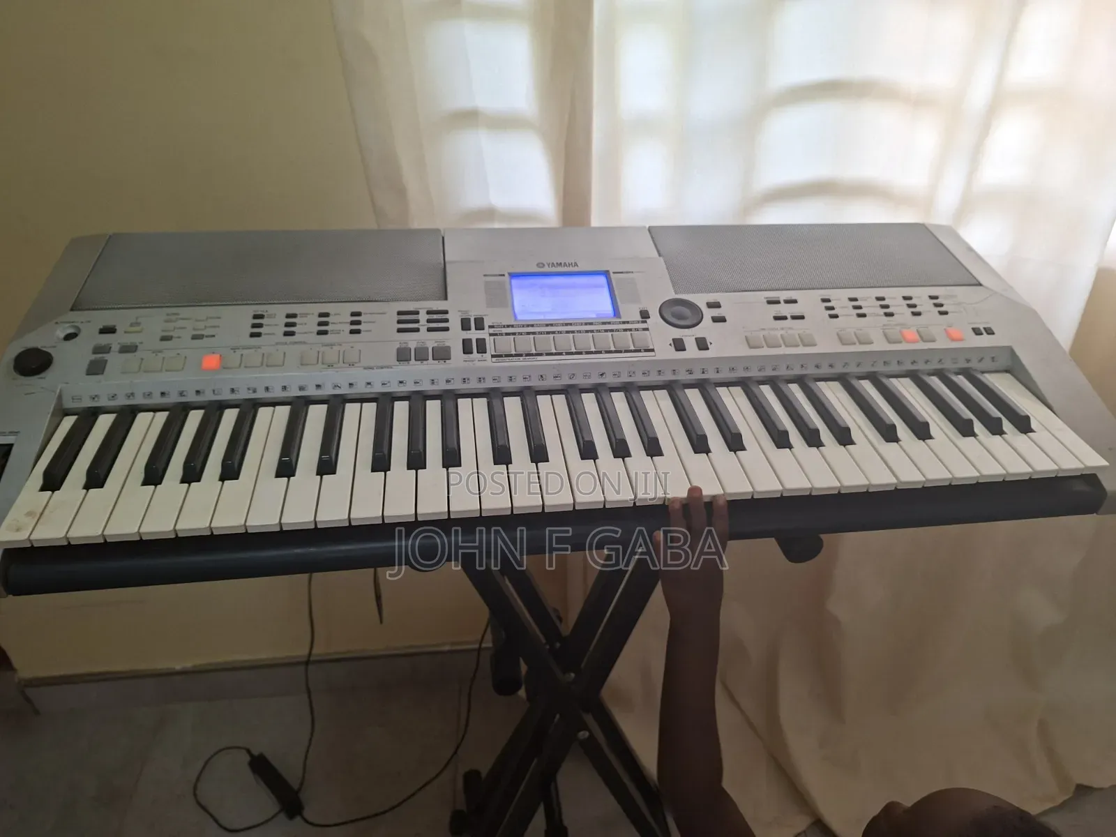 Yamaha PSR S550