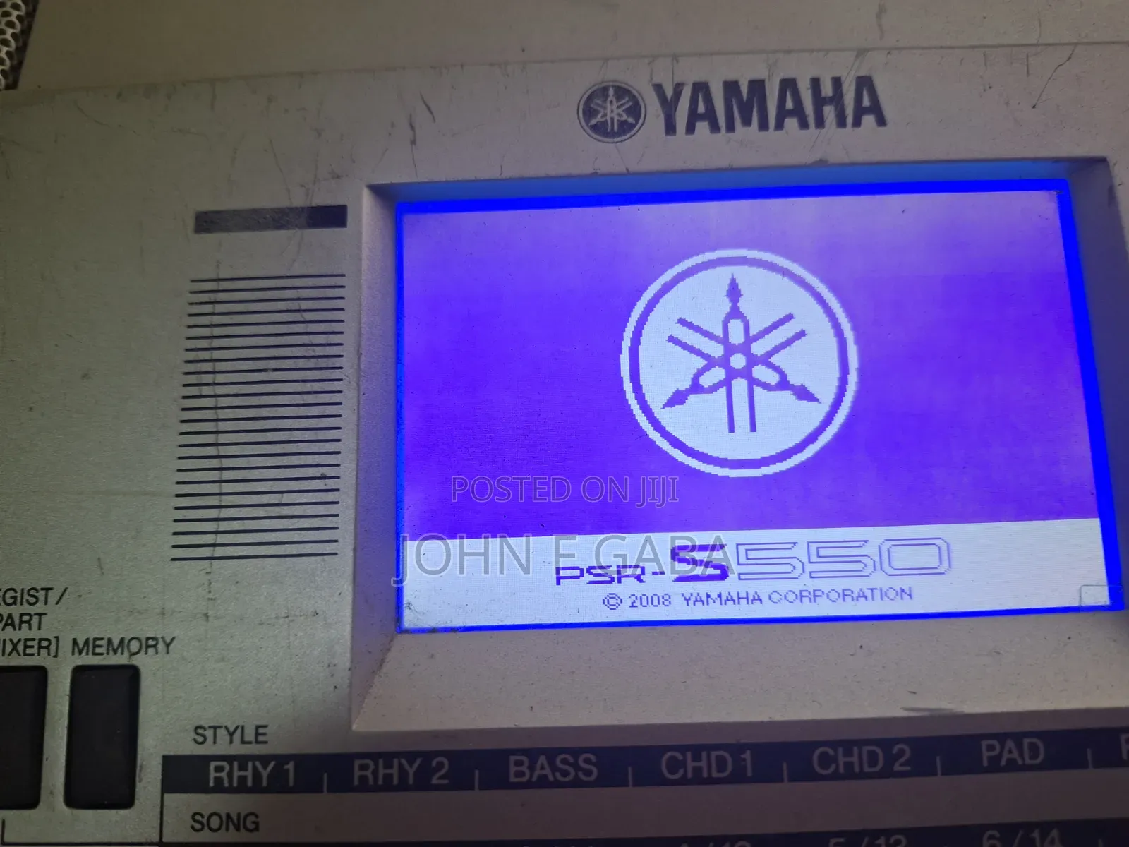 Yamaha PSR S550