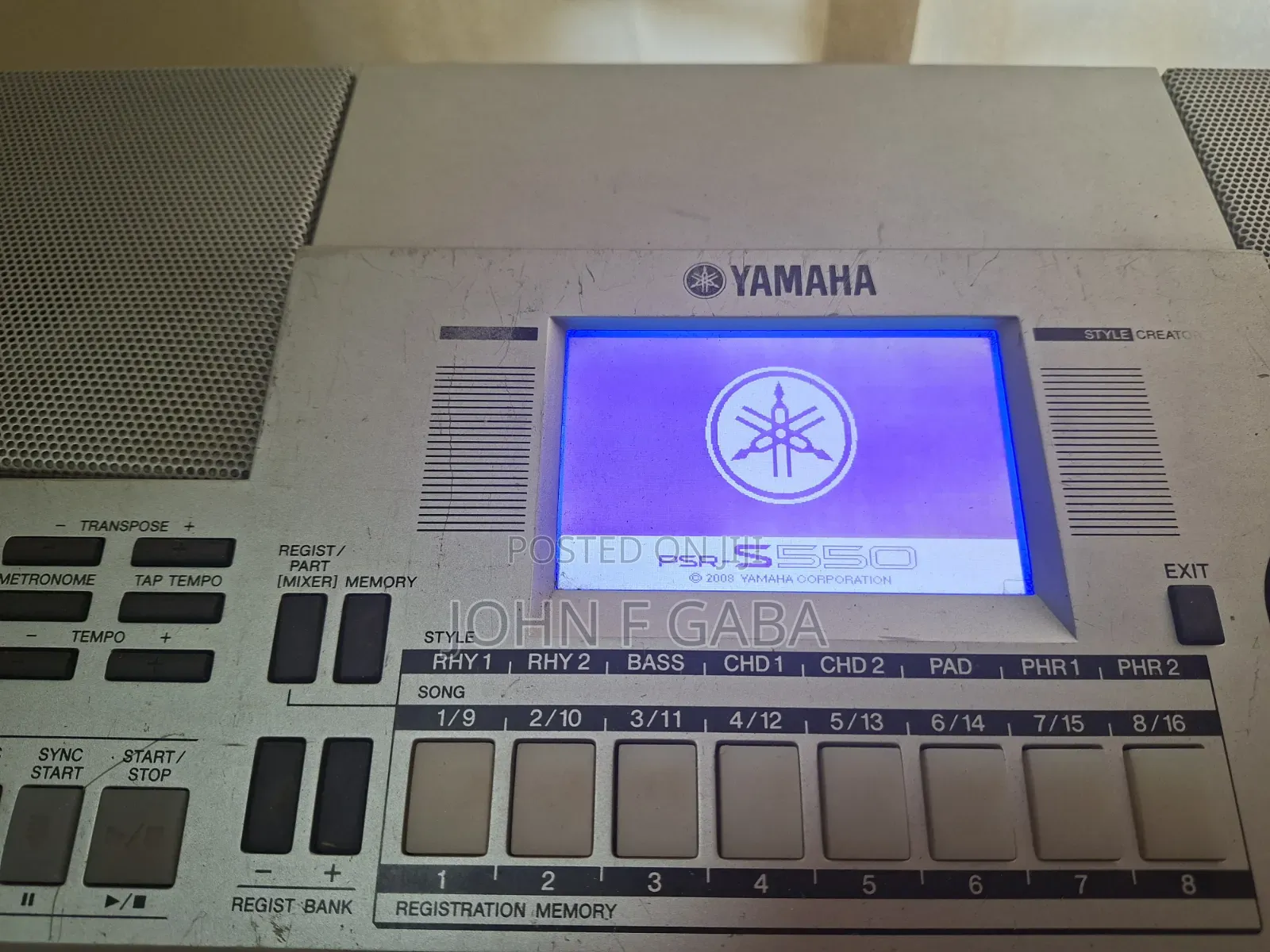 Yamaha PSR S550