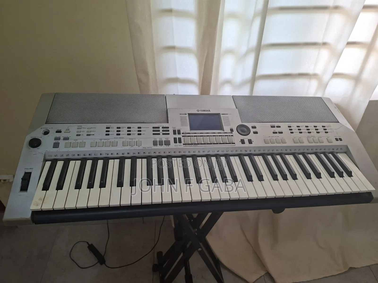 Yamaha PSR S550