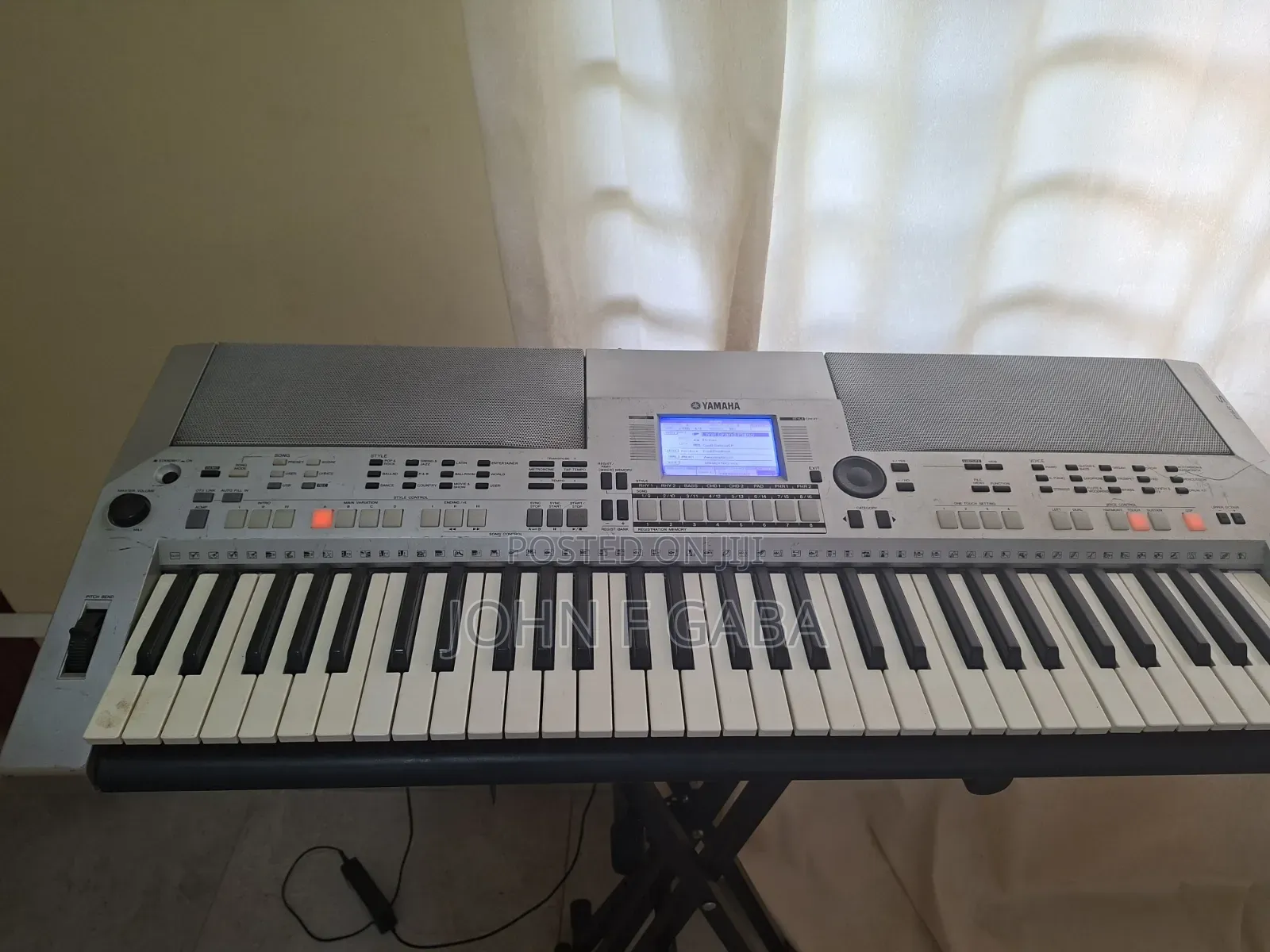 Yamaha PSR S550