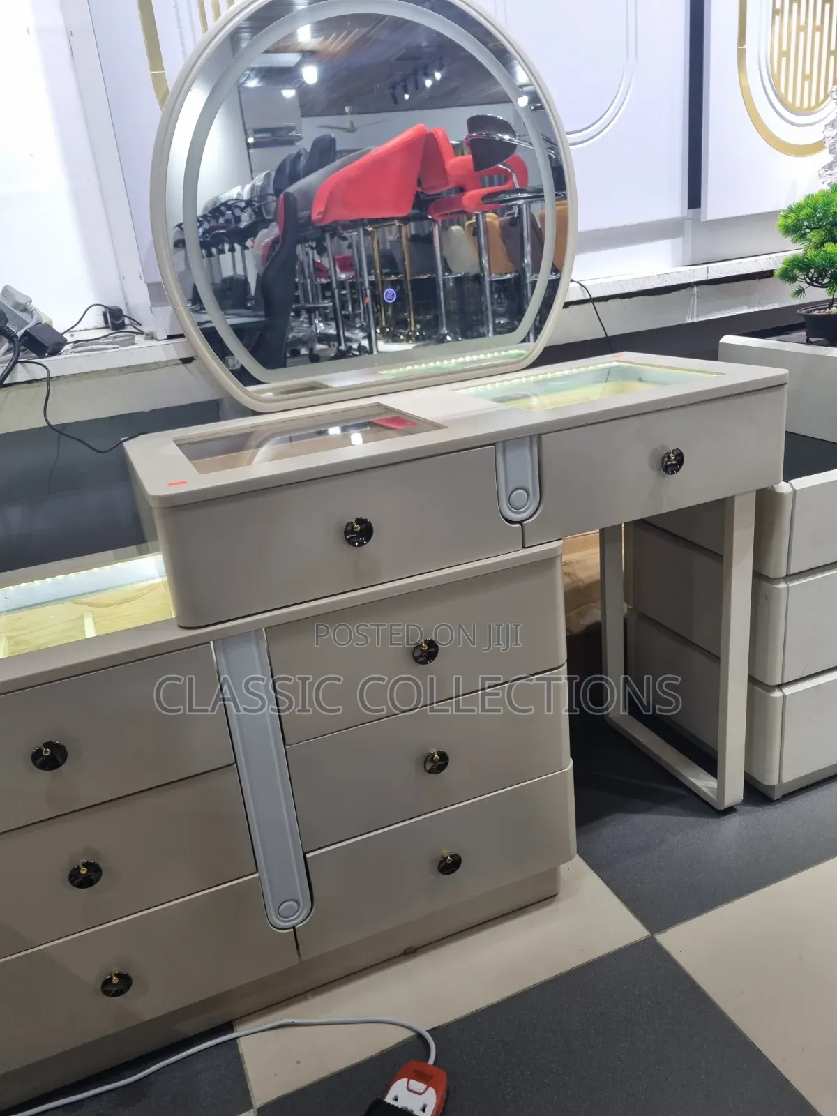 Luxury Vanity Dressing Table With Illuminated Jewellery Displays
