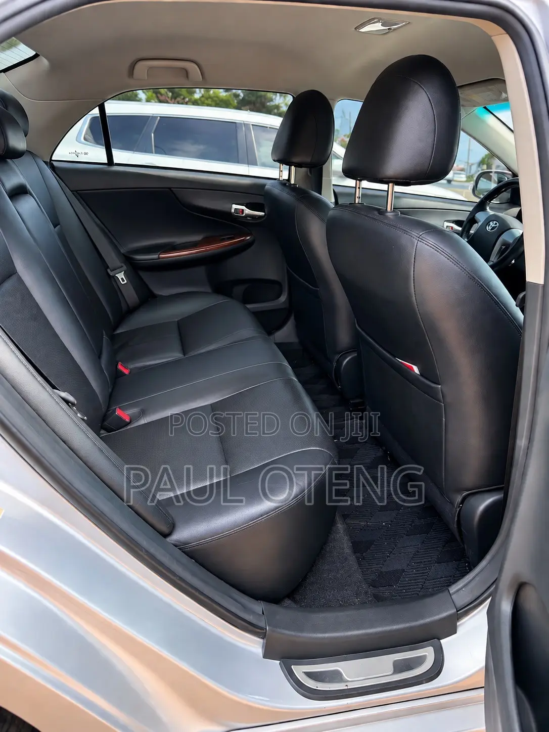 Toyota Corolla LE Special Edition 4dr Sedan (1.8L 4cyl 4A) 2013 Silver