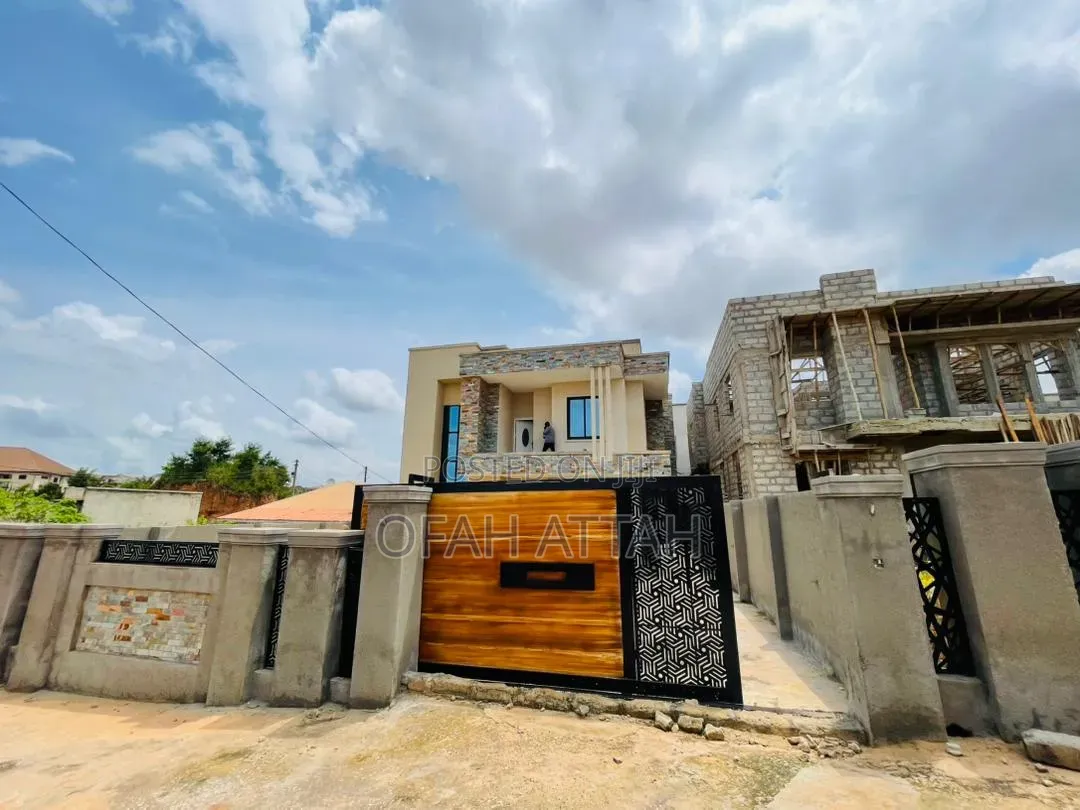 4bdrm Duplex in Santasi Brofoyedu, Kumasi Metropolitan for sale