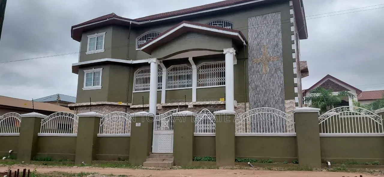 Furnished 9bdrm House for sale