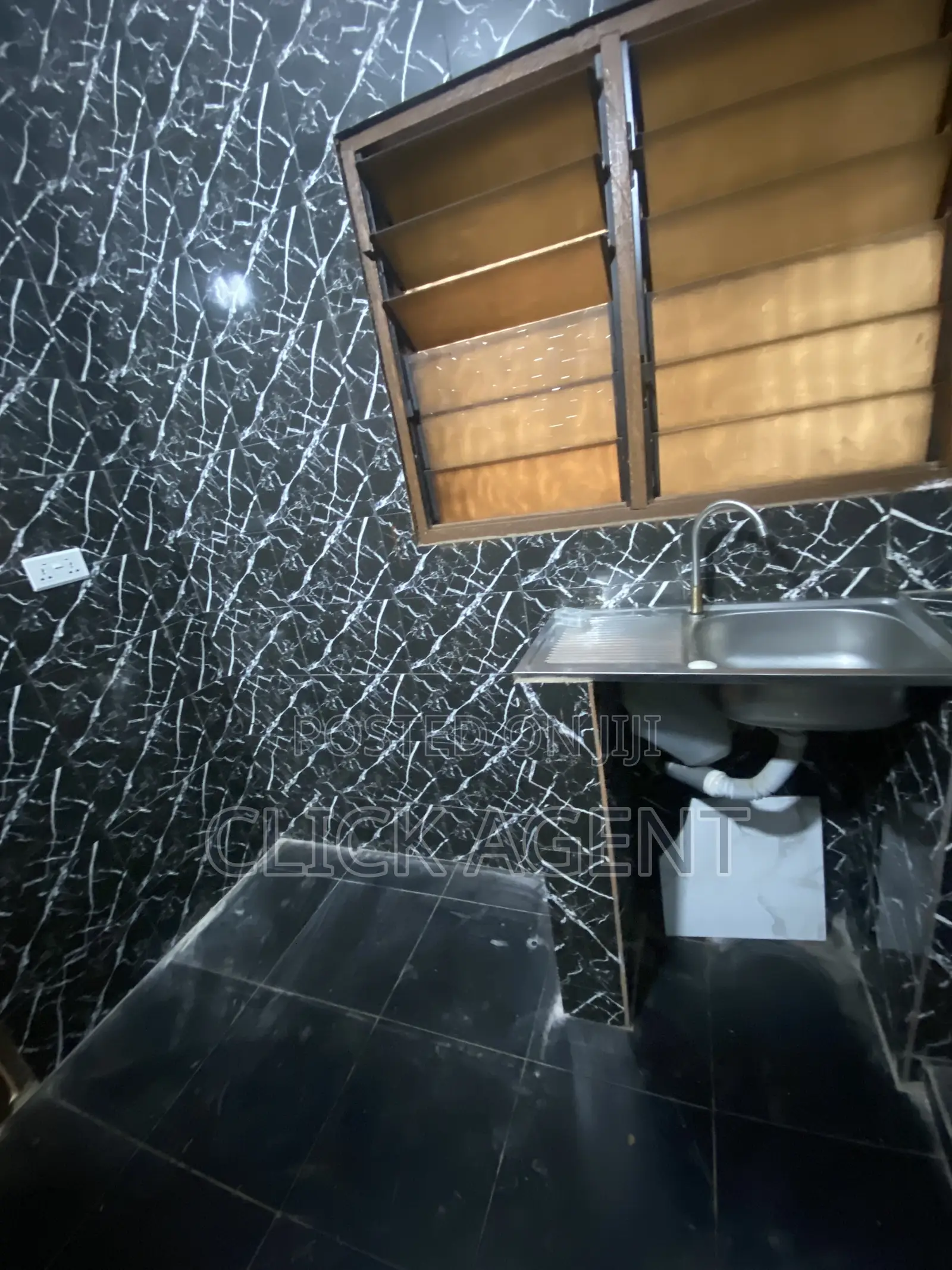 1bdrm Room & Parlour in American House Down for rent