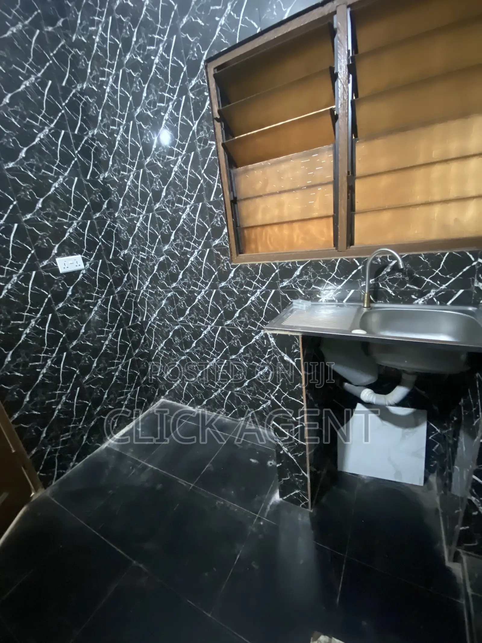 1bdrm Room & Parlour in American House Down for rent