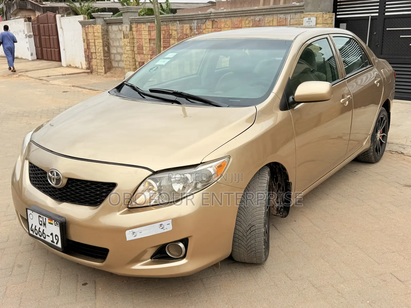 Toyota Corolla LE 4dr Sedan (1.8L 4cyl 4A) 2010 Gold