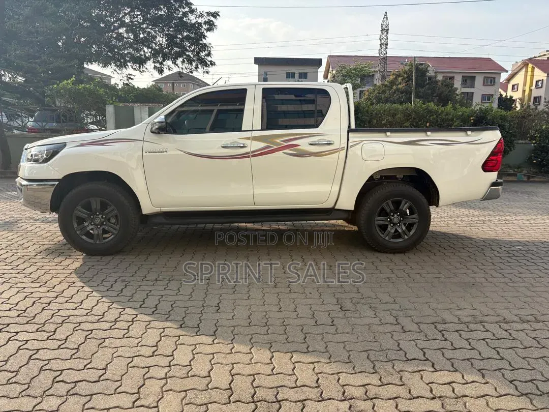Toyota Hilux 2026 Silver