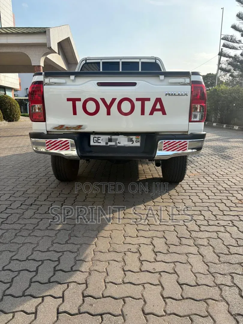 Toyota Hilux 2026 Silver
