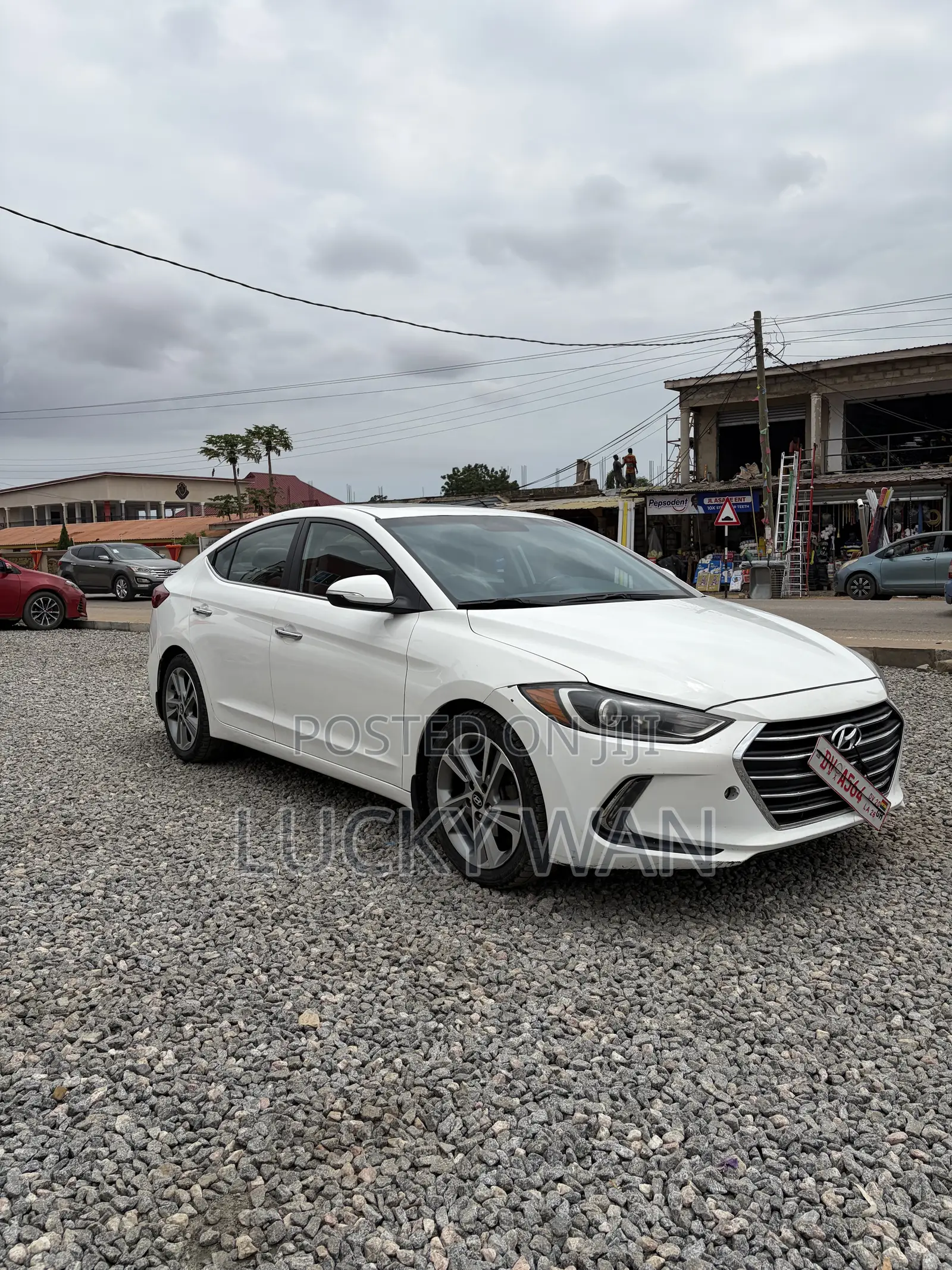 Hyundai Elantra Limited Sedan FWD (2.0L 4cyl 6A) 2017 White