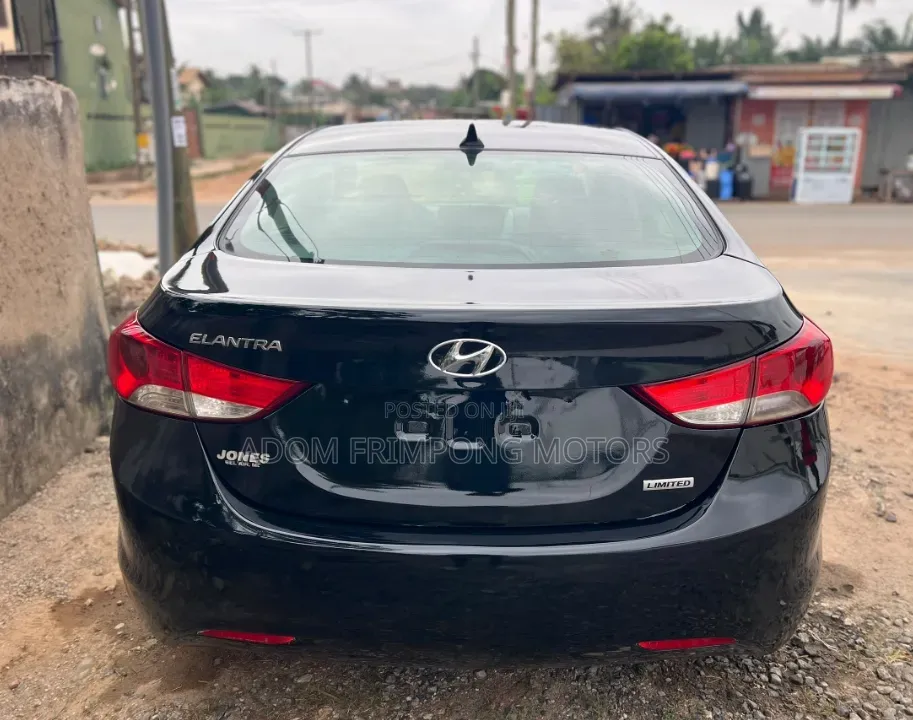 Hyundai Elantra Limited Sedan FWD (1.8L 4cyl 6A) 2013 Black