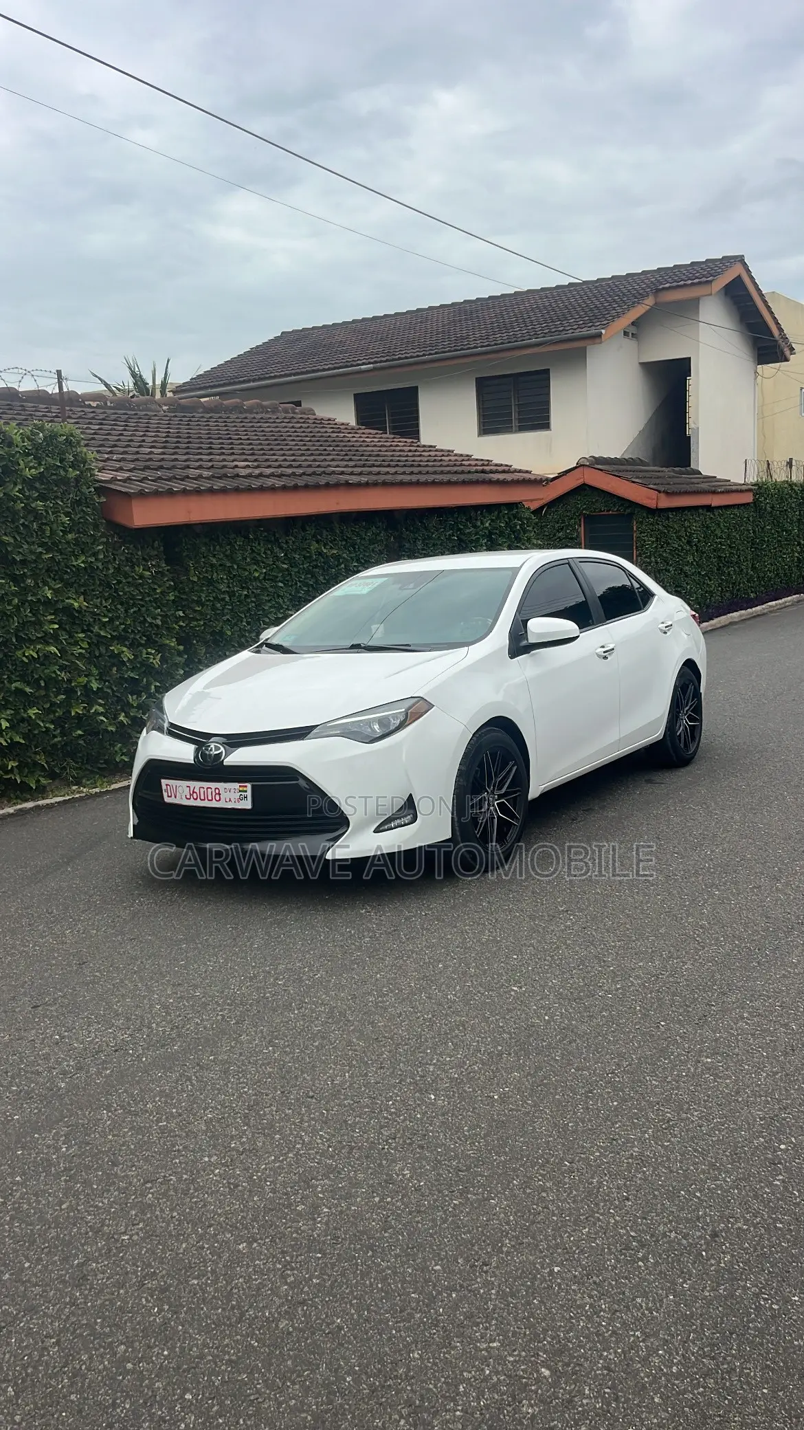 Toyota Corolla LE 4dr Sedan (1.8L 4cyl CVT) 2017 White