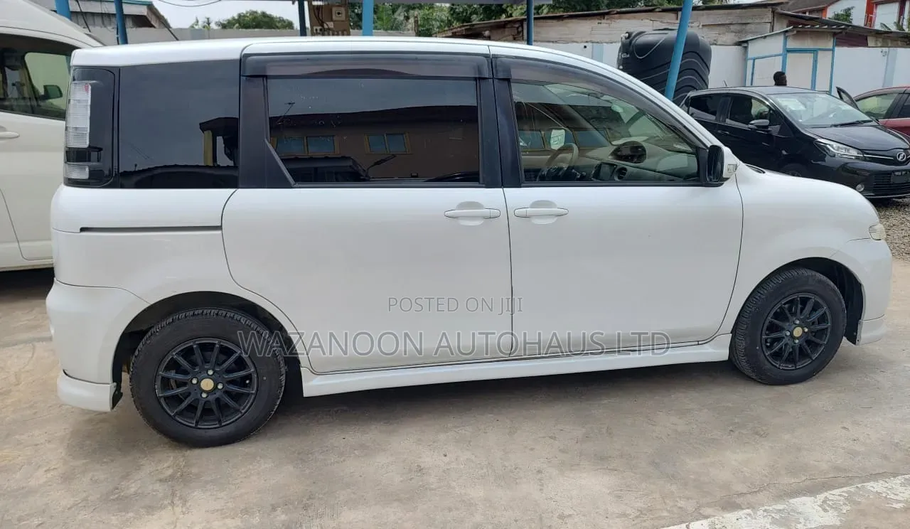 Toyota Sienta 1.5 FWD 2014 White