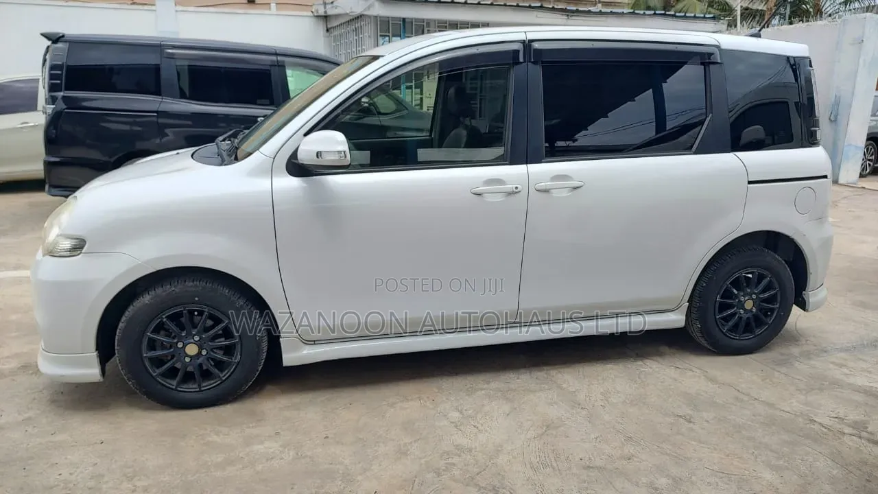 Toyota Sienta 1.5 FWD 2014 White