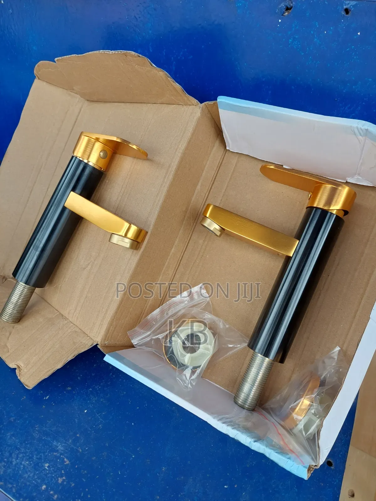 Black and Gold Single-Levee Basin Taps