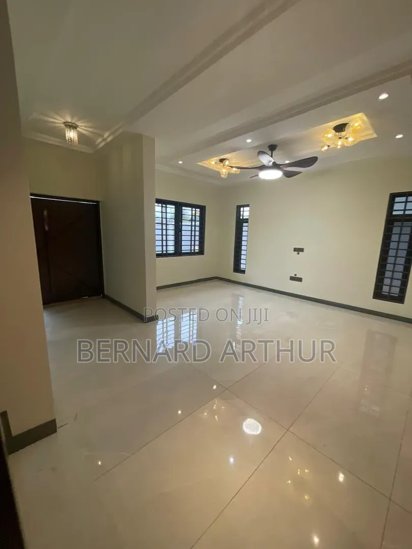 4bdrm Duplex in Bernard Agency, School Park Area for rent