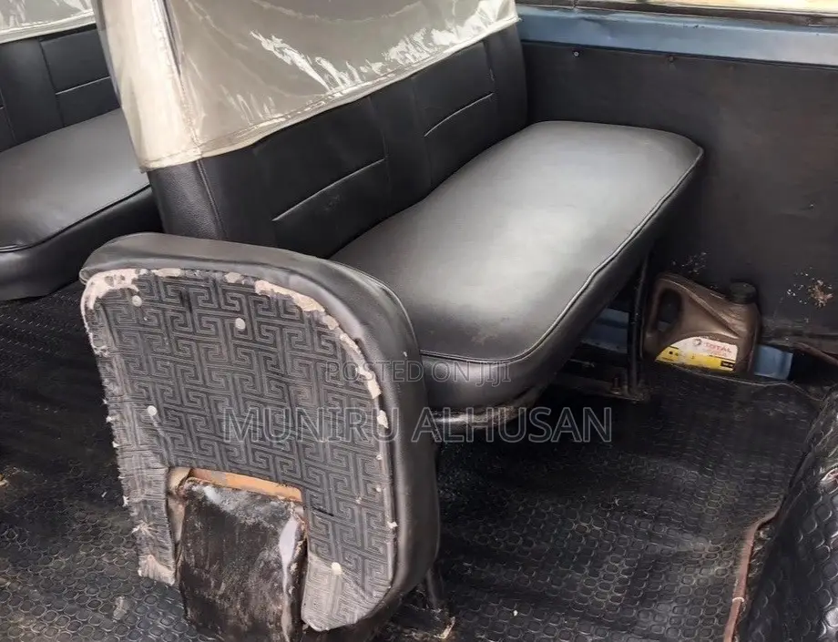 Hyundai H-100 2004 Blue