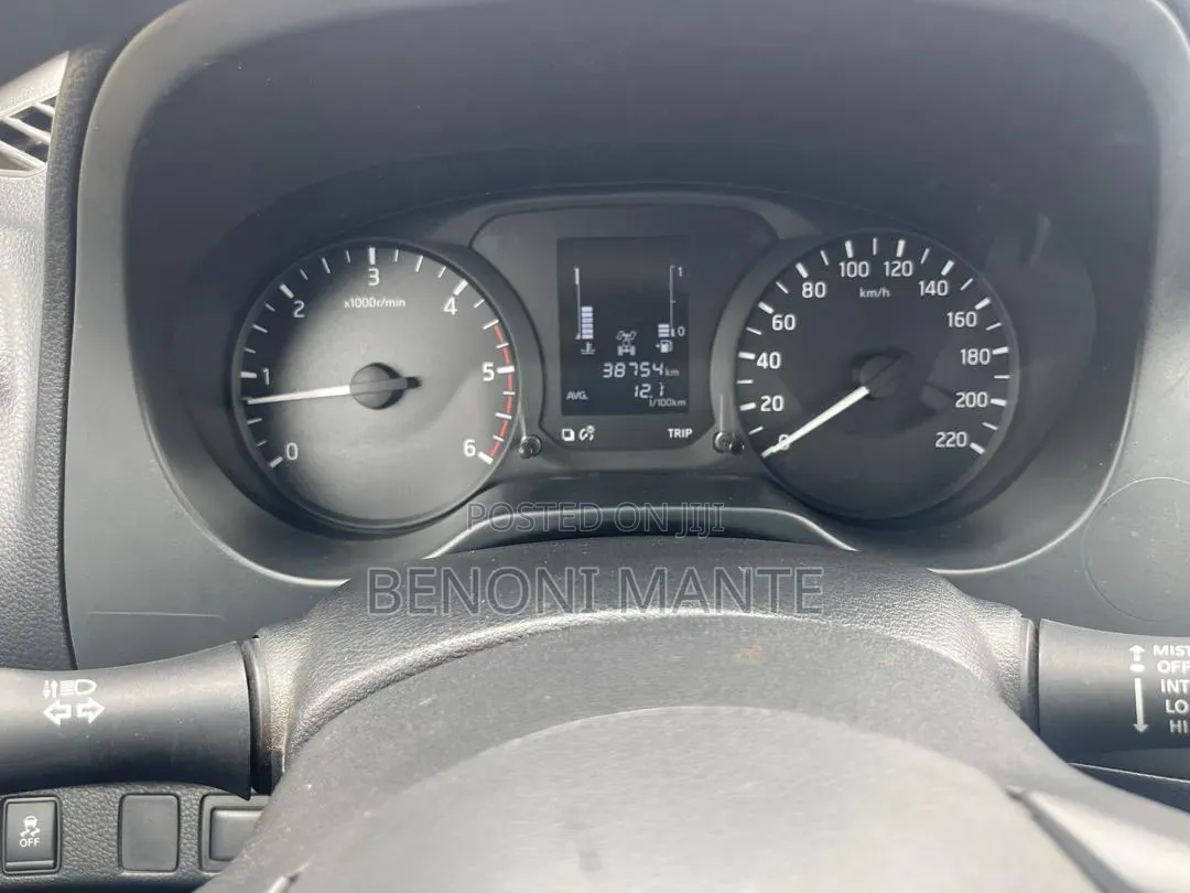 Nissan Navara 2022 White
